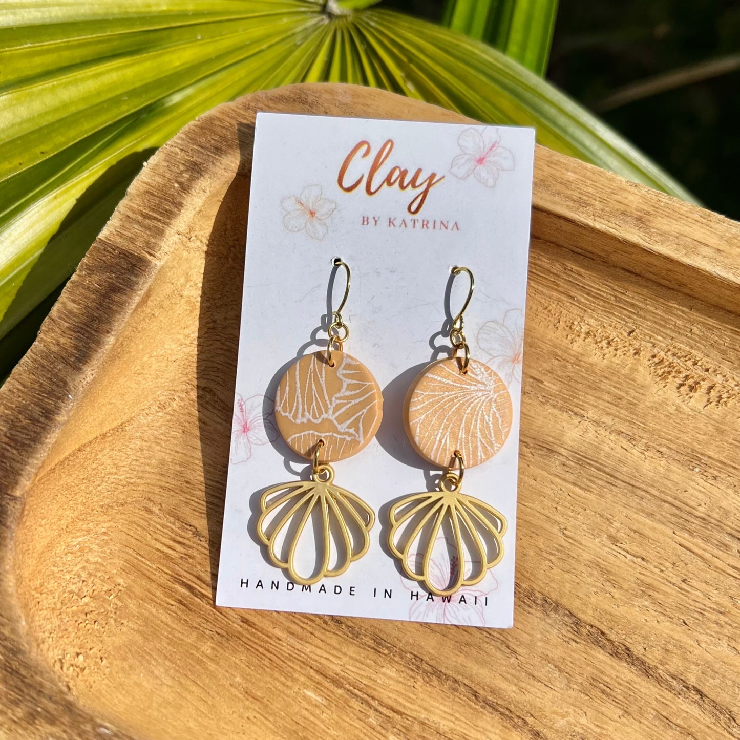 YELLOW-SHELL CHARM