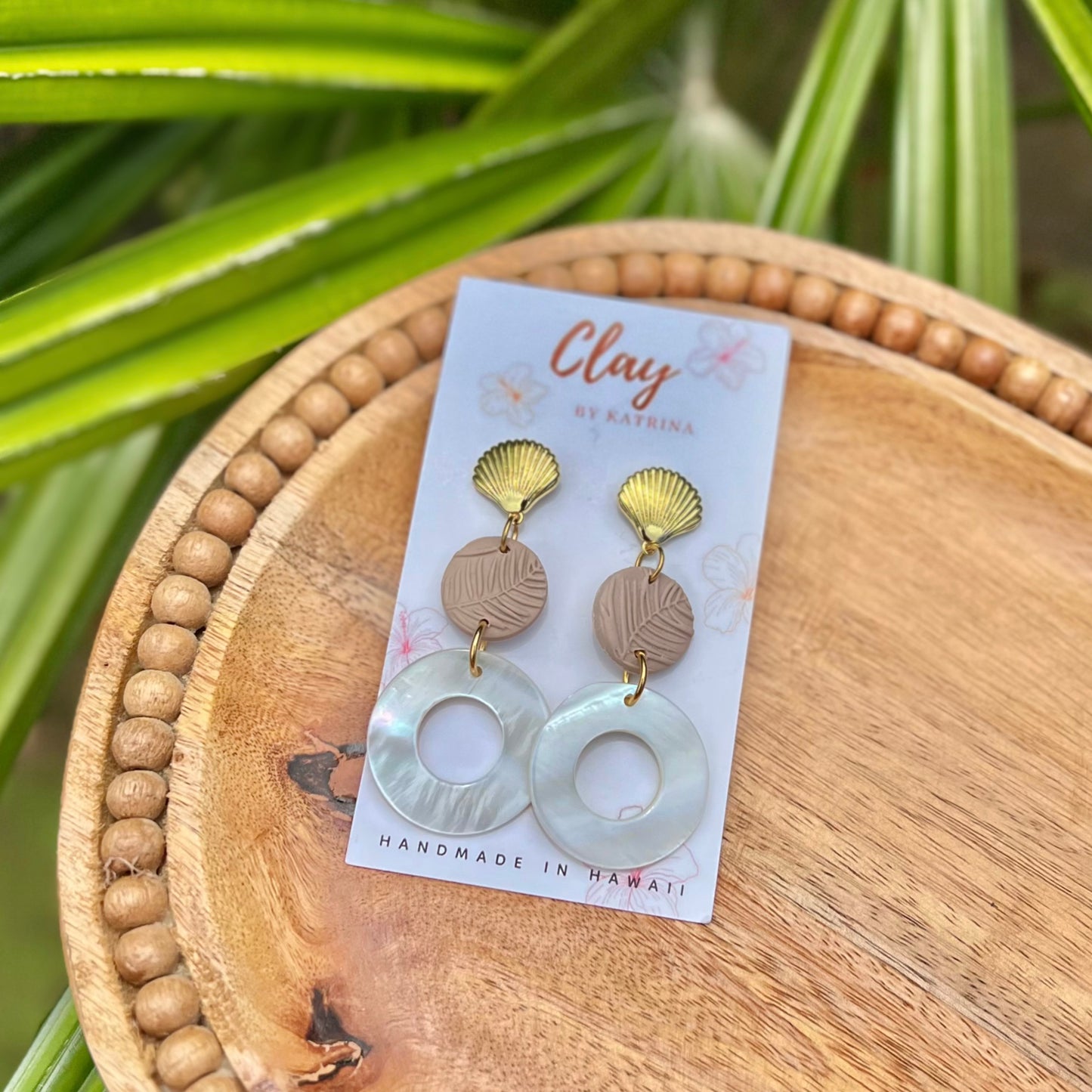 SHELL DANGLE-tan