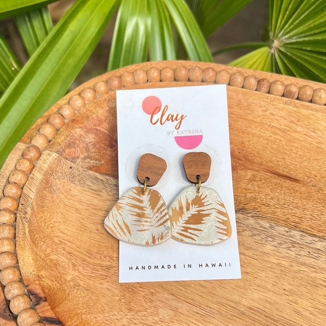 PEARL/BEIGE LEAFY DANGLE