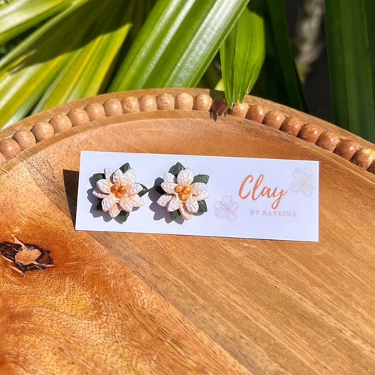 WHITE/GOLD POINSETTIA STUD