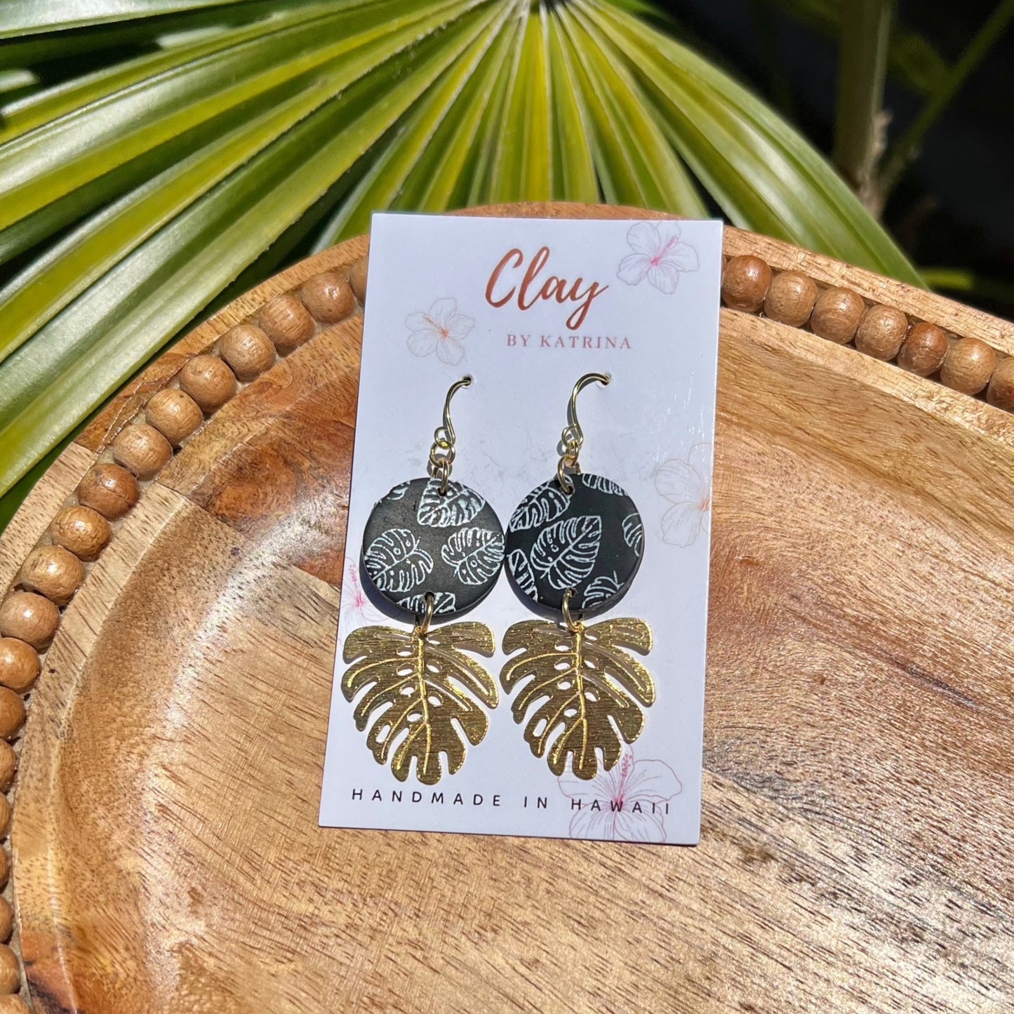 BLACK/WHITE MONSTERA CHARM