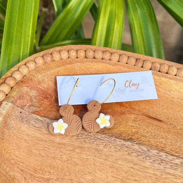 MINNIE HOOP - BROWN W/ WHITE/YLW PLUMERIA