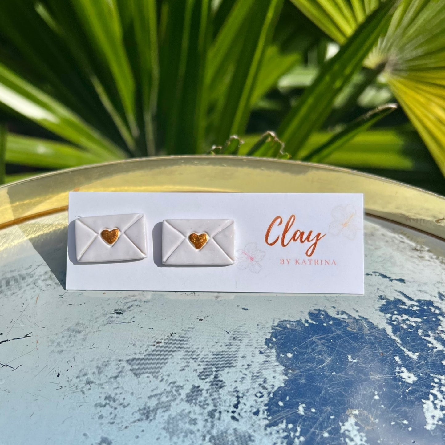 WHITE/GOLD ENVELOPE STUDS