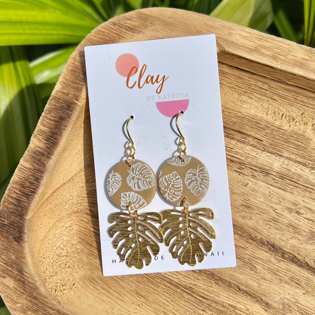BEIGE MONSTERA CHARM