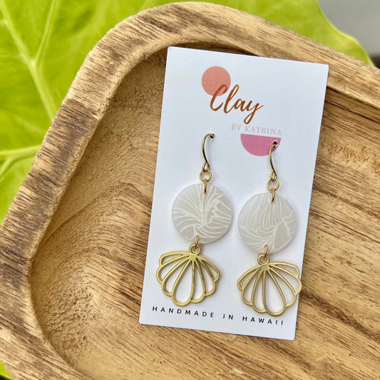 WHITE ON WHITE - SHELL CHARM