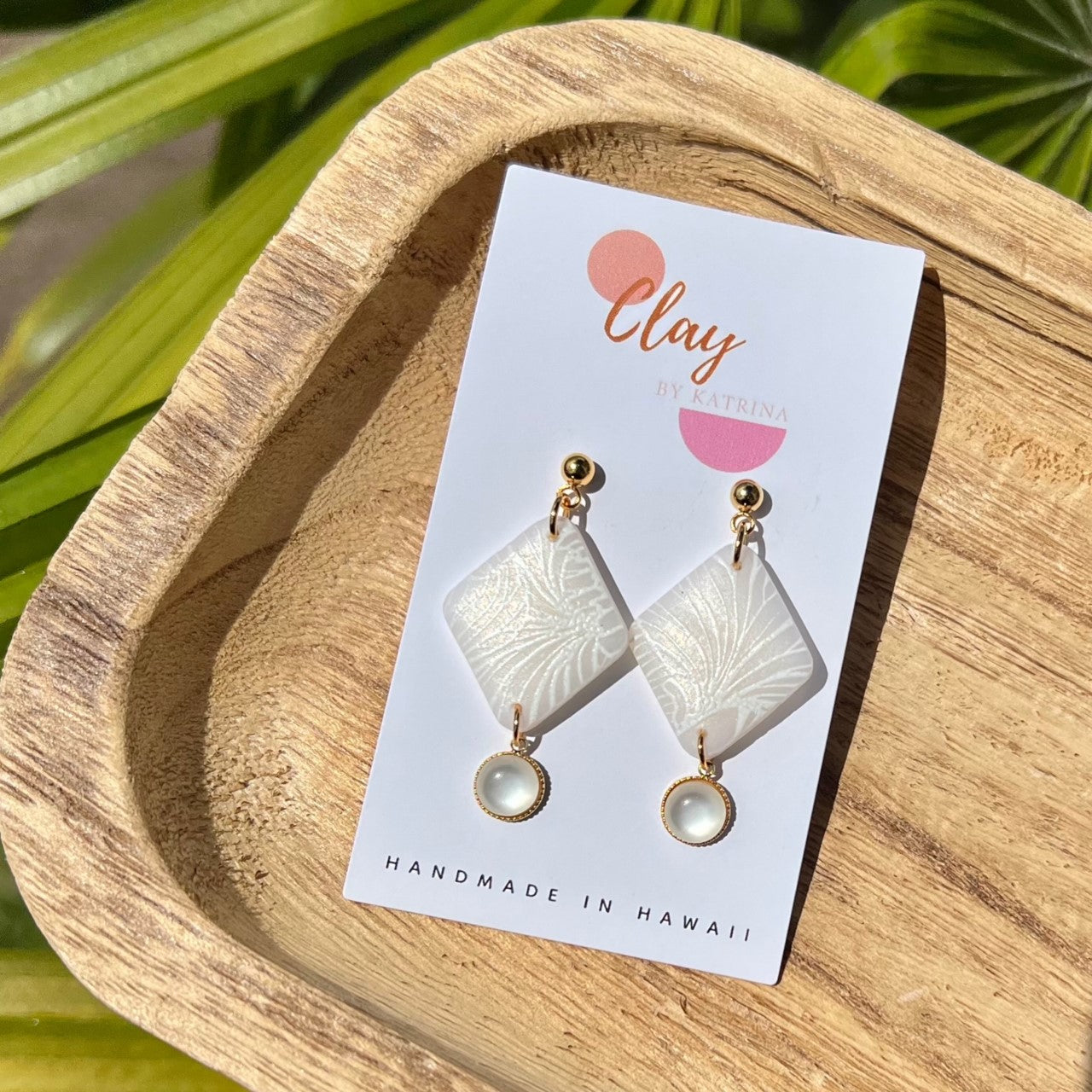 WHITE ON WHITE DIAMOND WITH PEARL CHARM